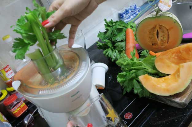 Uống một cốc nước ép cần tây rẻ bèo, cơ thể trẻ hóa nhanh chóng