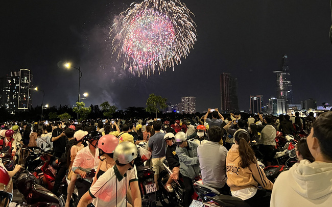 TP Hồ Chí Minh rộn ràng không khí đón năm mới 2023