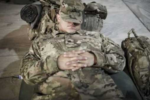 Mẹo hay của quân đội giúp bạn chìm vào giấc ngủ nhanh trong 2 phút