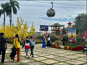 Khu du lịch văn hoá tâm linh đón hàng nghìn du khách trong năm mới