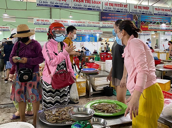 Người tiêu dùng ở Đà nẵng đang rất cân nhắc trước tình hình giá cả tăng cao