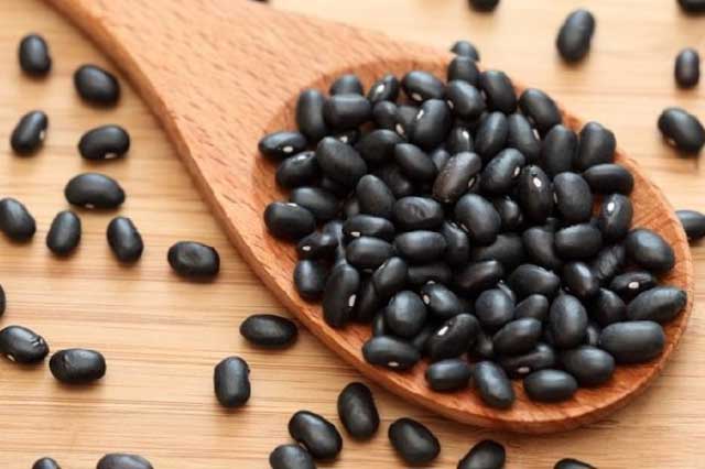 Nước đậu đen có 6 tác dụng 'thần kỳ' nhưng bác sĩ dặn 5 kiểu người 'cấm kỵ' không được uống