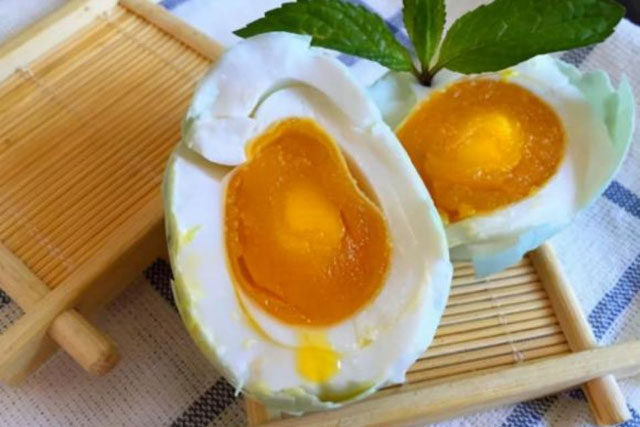 Những tác dụng phụ của trứng vịt muối với sức khỏe