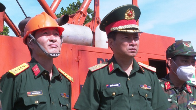 Thiếu tướng Nguyễn Minh Triều - Phó Tư lệnh Quân khu 9, Bộ Quốc phòng tại hiện trường.