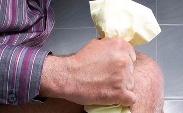 Thói quen đặc biệt hại cơ thể khi đi vệ sinh mà quá nhiều người mắc