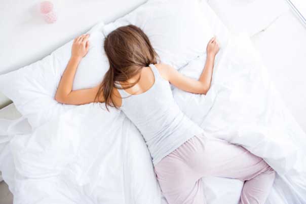 2 tư thế ngủ "phá hủy" tử cung và khiến vòng 1 xập xệ: Muốn trẻ khỏe, sống lâu thì nhớ tránh