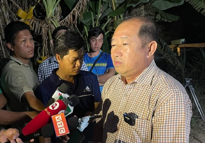 Ông Đoàn Tấn Bửu - Phó Chủ tịch UBND tỉnh Đồng Tháp trả lời báo chí.