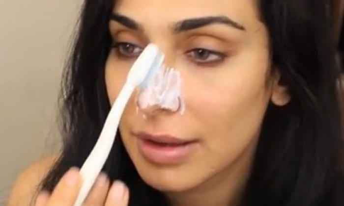 Bung hết mụn đầu đen chỉ bằng 1 chiếc bàn chải đánh răng