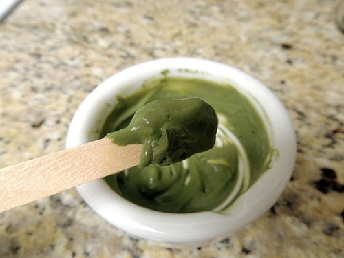 Xay lá trầu không bôi lên mặt theo cách này nám da bao nhiêu cũng hết