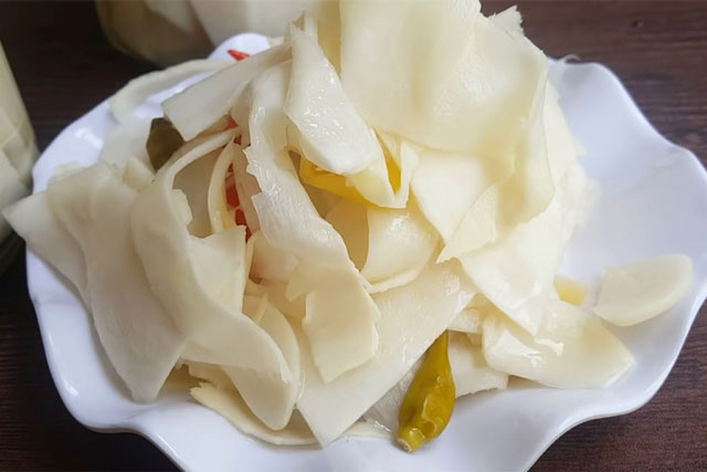 Ngâm măng ớt theo cách này vừa chua ngon lại không lo nổi váng