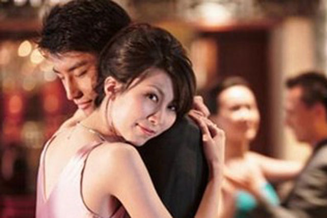 Cặp bồ với sếp già đã có gia đình, nữ kế toán còn liều lĩnh làm việc kinh thiên động địa