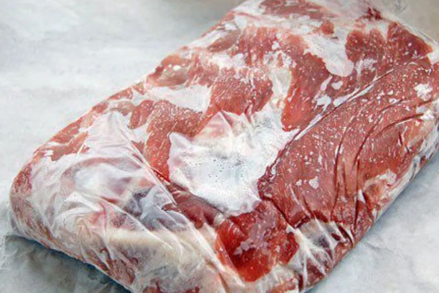 Thịt để tủ lạnh cứng đến mấy cũng tươi mềm như mới nhờ mẹo rã đông này