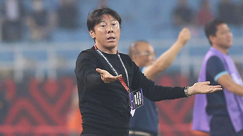 HLV Shin Tae Yong: ‘Indonesia thua Việt Nam vì không quen sân’
