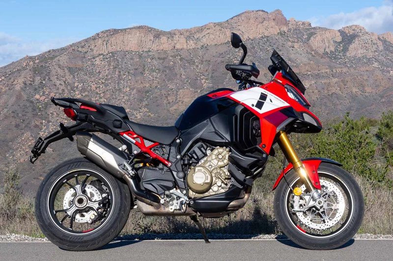 Ducati Multistrada V4 2022.