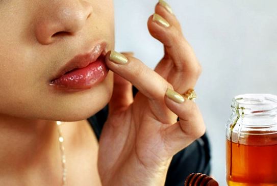 Hết ngay thâm môi trong 1 tuần dùng mật ong