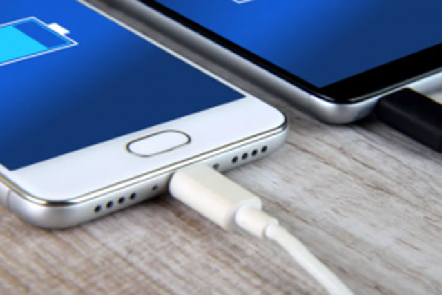 Dùng điện thoại phạm sai lầm này bảo pin chóng hỏng, nguy cơ phát nổ cao