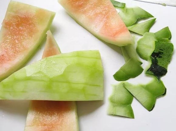 Vỏ dưa hấu ăn xong đừng vội vứt đi, đem làm 3 món này cả nhà khen nức nở