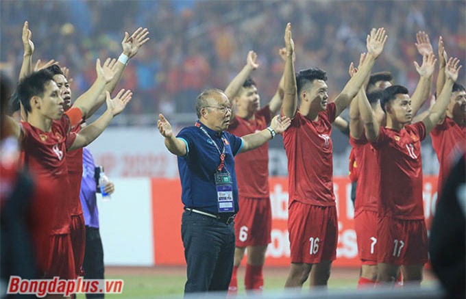 Park Hang Seo trở thành HLV đầu tiên giúp ĐT Việt Nam 2 lần vào chung kết AFF Cup. Ông đã vượt qua HLV Alfred Riedl và Calisto để trở thành HLV đầu tiên giúp Việt Nam làm được điều này