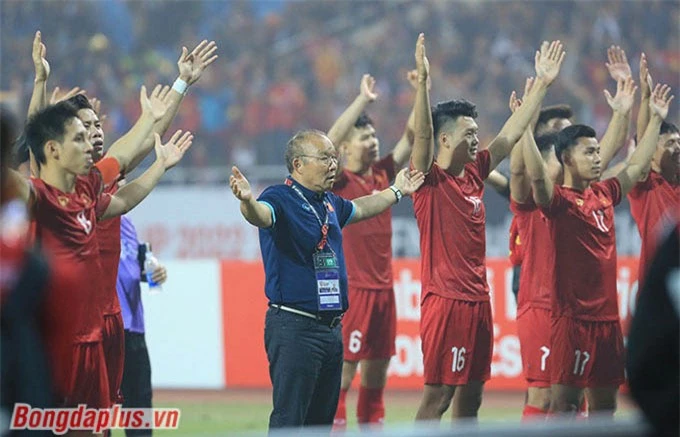 Park Hang Seo trở thành HLV đầu tiên giúp ĐT Việt Nam 2 lần vào chung kết AFF Cup. Ông đã vượt qua HLV Alfred Riedl và Calisto để trở thành HLV đầu tiên giúp Việt Nam làm được điều này 