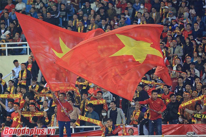 Sân Mỹ Đình sẽ tiếp tục mở hội ở trận chung kết lượt đi diễn ra vào ngày 13/1 tới. Đối thủ của ĐT Việt Nam có thể là Thái Lan hoặc Malaysia
