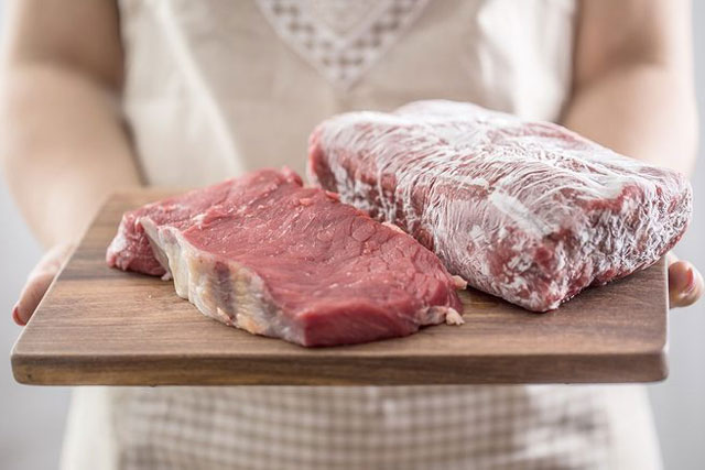 Cách bảo quản thịt tươi ngon cả tháng trời mà rã đông chỉ mất 5 phút: Chỉ cần thêm ngay 2 thứ này