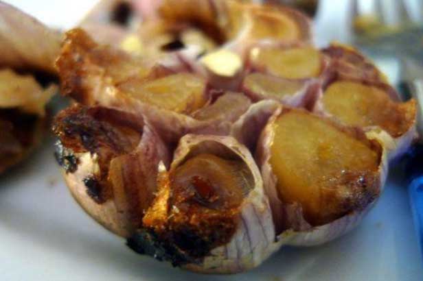 Ăn 5 tép tỏi nướng, sau 24 giờ cơ thể bạn sẽ nhận được những điều "kỳ diệu" khiến ai cũng bất ngờ