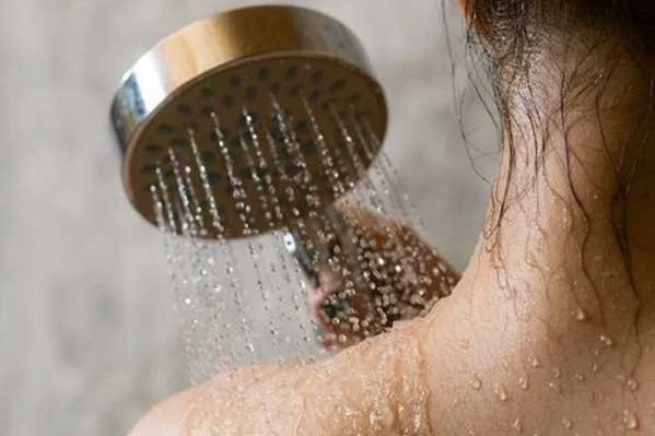 Gội đầu trước hay tắm trước mới đúng? Không muốn đột quỵ mùa đông hãy nắm điều này