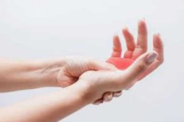 Thường xuyên tê tay là dấu hiệu của 6 bệnh, điều cuối cùng nguy hiểm nhất