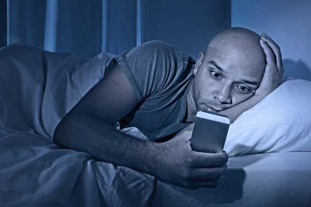 Thời điểm độc hại nhất trong ngày bạn không nên dùng điện thoại: Hỏng võng mạc, trầm cảm, nguy cơ K