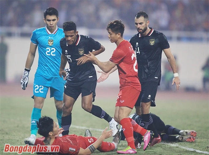Văn Hậu đã chơi rất tinh quái trong trận gặp Indonesia