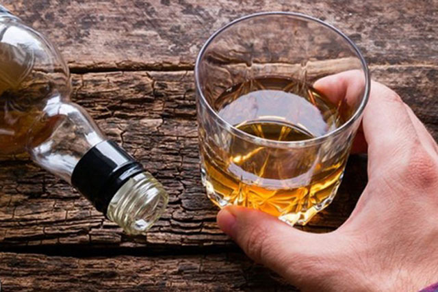 Ngày Tết, uống rượu bia như thế nào để đỡ hại sức khoẻ?