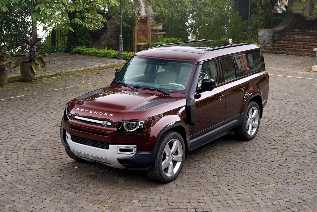 Land Rover Defender 130.