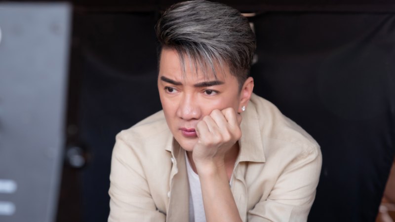 Đàm Vĩnh Hưng bật khóc khi quay MV “Chuyến xe chiều 30 Tết”