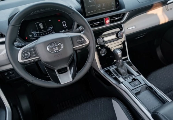 Toyota là hãng xe đầu tiên tại Việt Nam thu hồi xe để sửa chữa trong năm 2023.