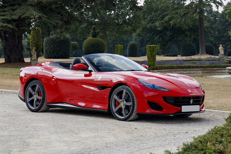 =9. Ferrari Portofino (vận tốc tối đa: 318 km/h).