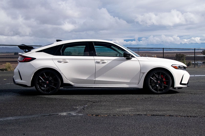 Chi tiết Honda Civic Type R, giá 2,399 tỷ đồng tại Việt Nam