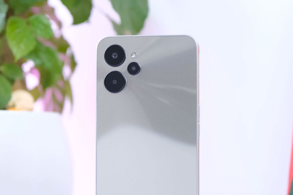 Smartphone 5G, RAM 8 GB, sạc 33W, giá rẻ bất ngờ