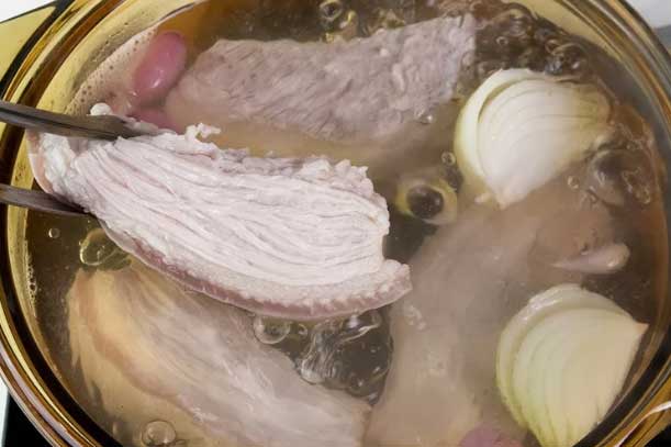 Luộc thịt theo cách này sạch mọi độc tố, an toàn 100% an tâm mà ăn
