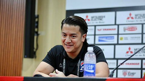 Tr&#x1EE3; l&#xFD; HLV Th&#xE1;i Lan c&#xF3; th&#xE1;i &#x111;&#x1ED9; ph&#x1EA3;n c&#x1EA3;m, &#x111;&#xF2;i th&#xE1;ch th&#x1EE9;c ph&#xF3;ng vi&#xEA;n Vi&#x1EC7;t Nam