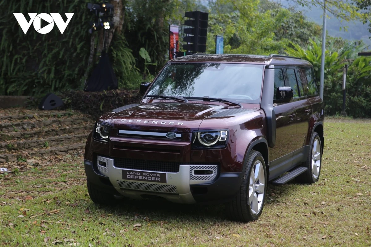 land rover defender 130 ra mat tai viet nam, gia tu 6 ty dong hinh anh 1