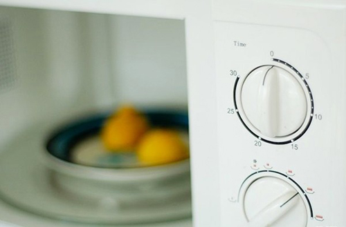 Thói quen đặc biệt gây hại khi dùng lò vi sóng nhưng rất nhiều người mắc