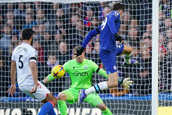 V&#x1EA5;t v&#x1EA3; h&#x1EA1; Crystal Palace, Chelsea c&#x1EAF;t m&#x1EA1;ch 3 tr&#x1EAD;n to&#xE0;n thua