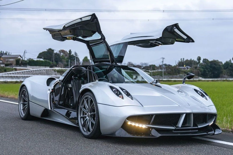 5. Pagani Huayra.