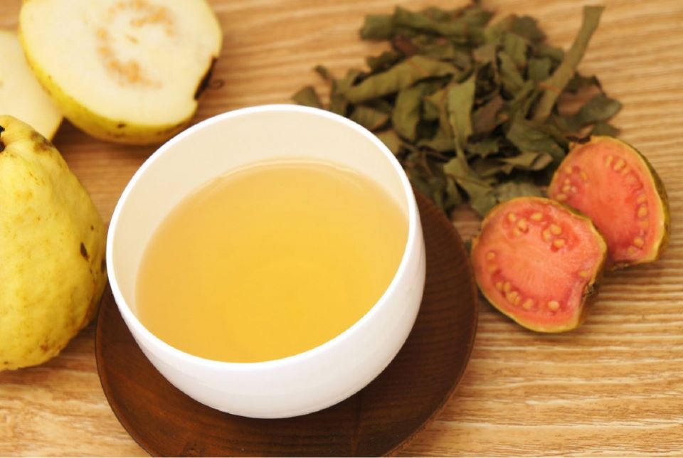 7 lợi ích đáng ngạc nhiên của trà lá ổi đối với sức khoẻ