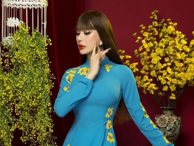 Hậu chi 2 tỷ làm đẹp, Lâm Khánh Chi khoe dáng thướt tha trong tà áo dài