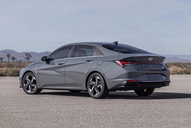 4. Hyundai Elantra Hybrid 2023.