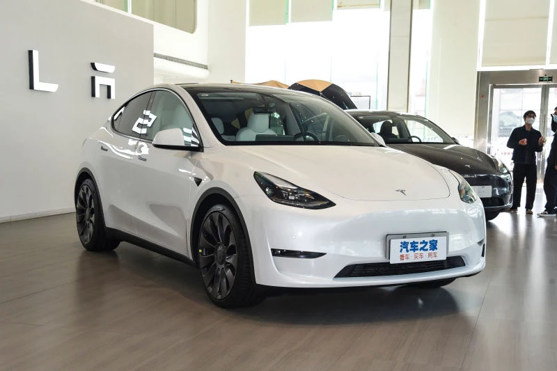 4. Tesla Model Y (doanh số: 368.385 chiếc).