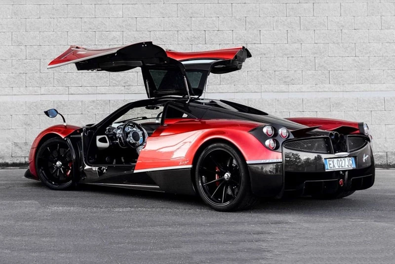 1. Pagani Huayra (vận tốc tối đa: 383 km/h).