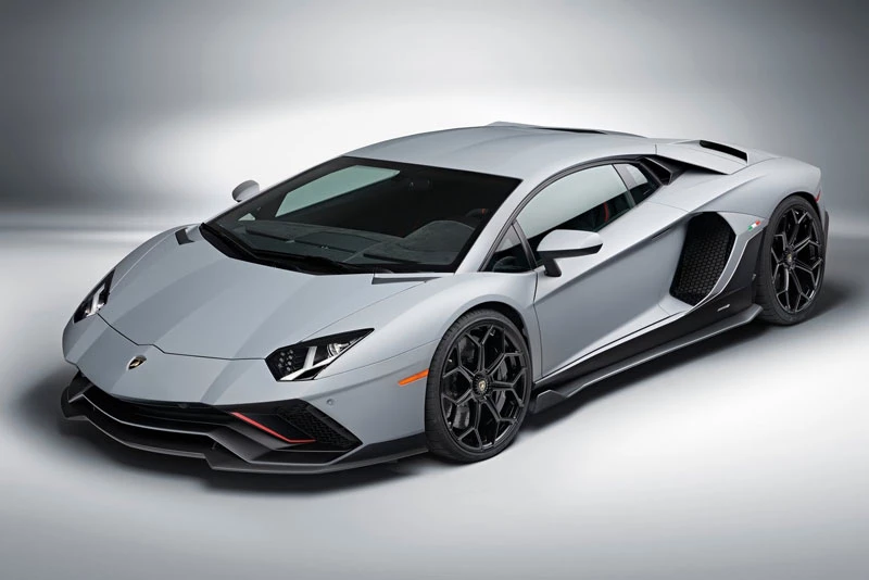 =4. Lamborghini Aventador LP 780-4 Ultimae (vận tốc tối đa: 356 km/h).