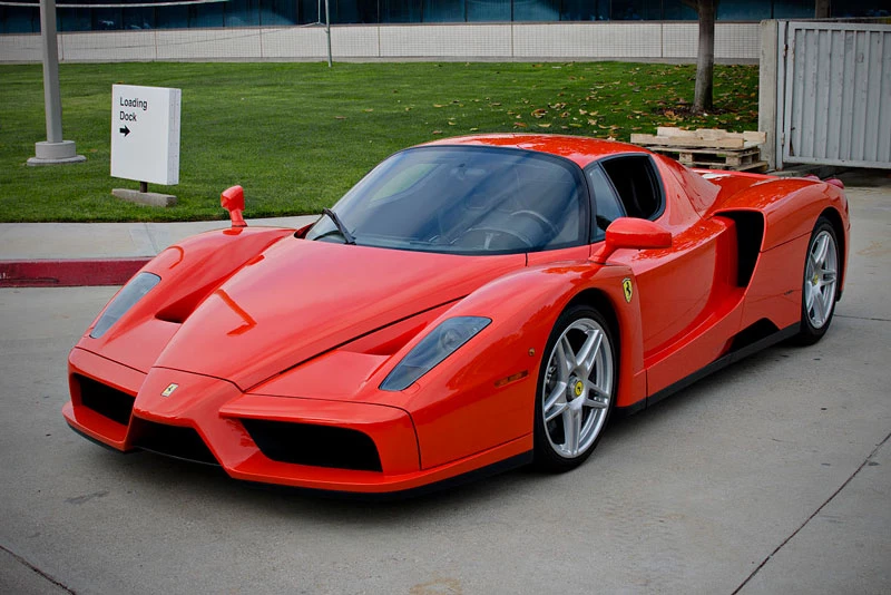 =4. Ferrari Enzo (vận tốc tối đa: 356 km/h).